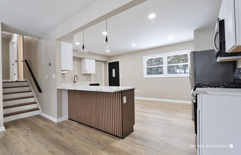 Tiny photo for 1070 Belle Plaine Avenue, Gurnee, IL 60031 (MLS # 12556429)