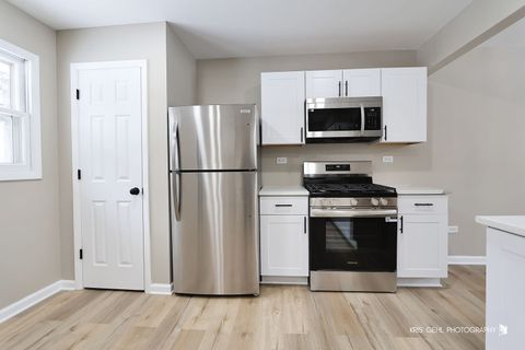 Tiny photo for 1070 Belle Plaine Avenue, Gurnee, IL 60031 (MLS # 12556429)