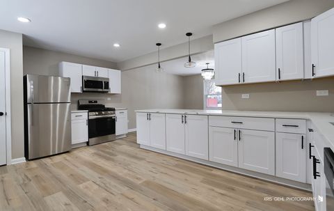 Tiny photo for 1070 Belle Plaine Avenue, Gurnee, IL 60031 (MLS # 12556429)