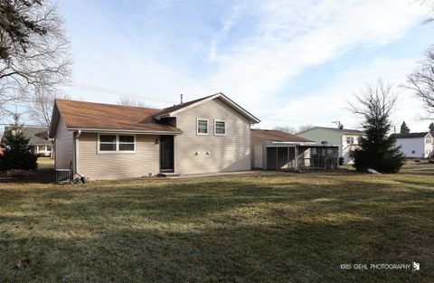 Tiny photo for 1070 Belle Plaine Avenue, Gurnee, IL 60031 (MLS # 12556429)