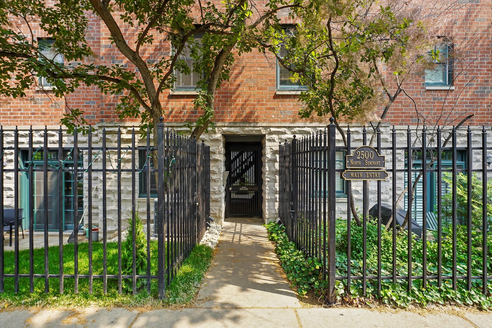 2500 N Seminary Avenue 4W
