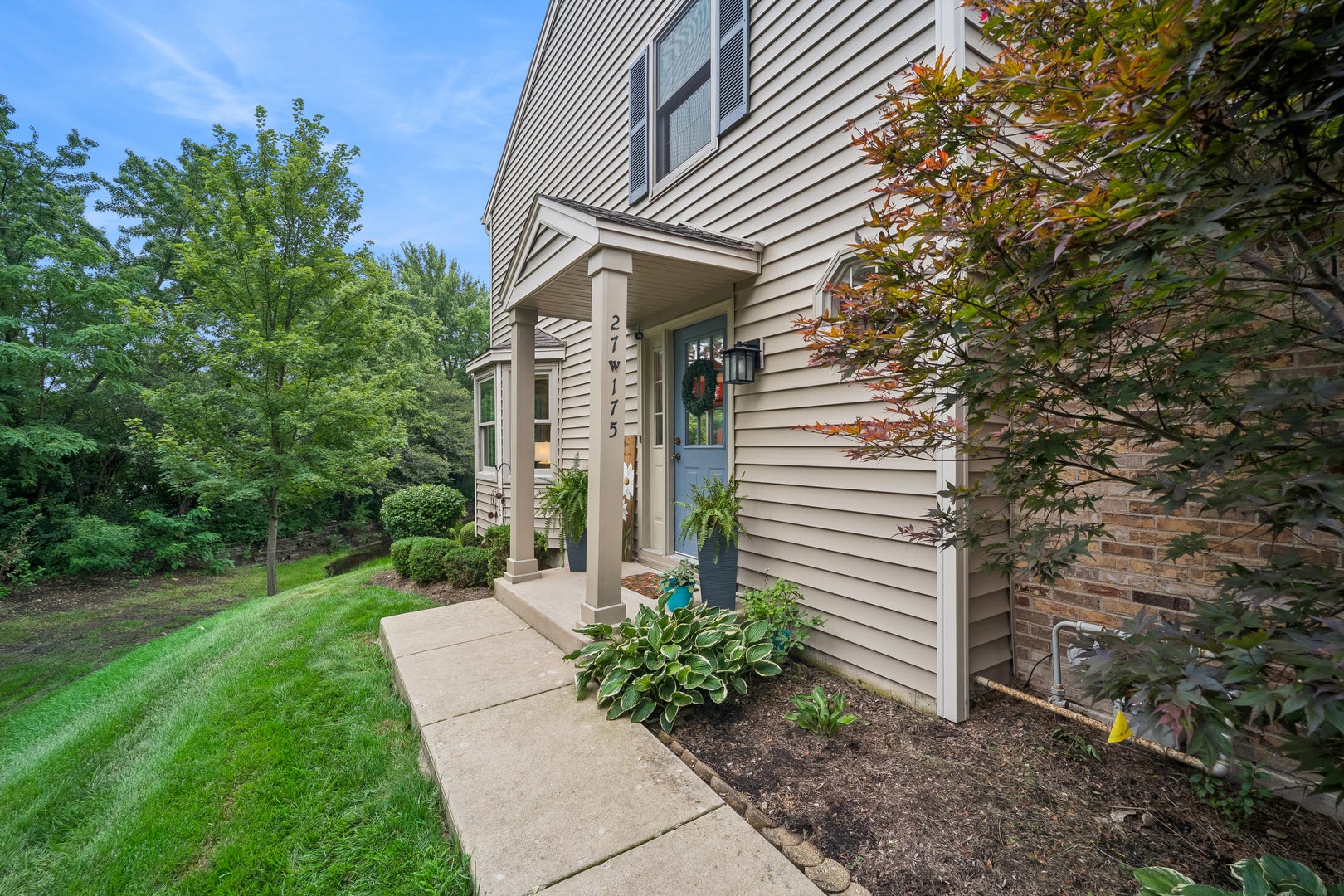 27W175 Emerson Court