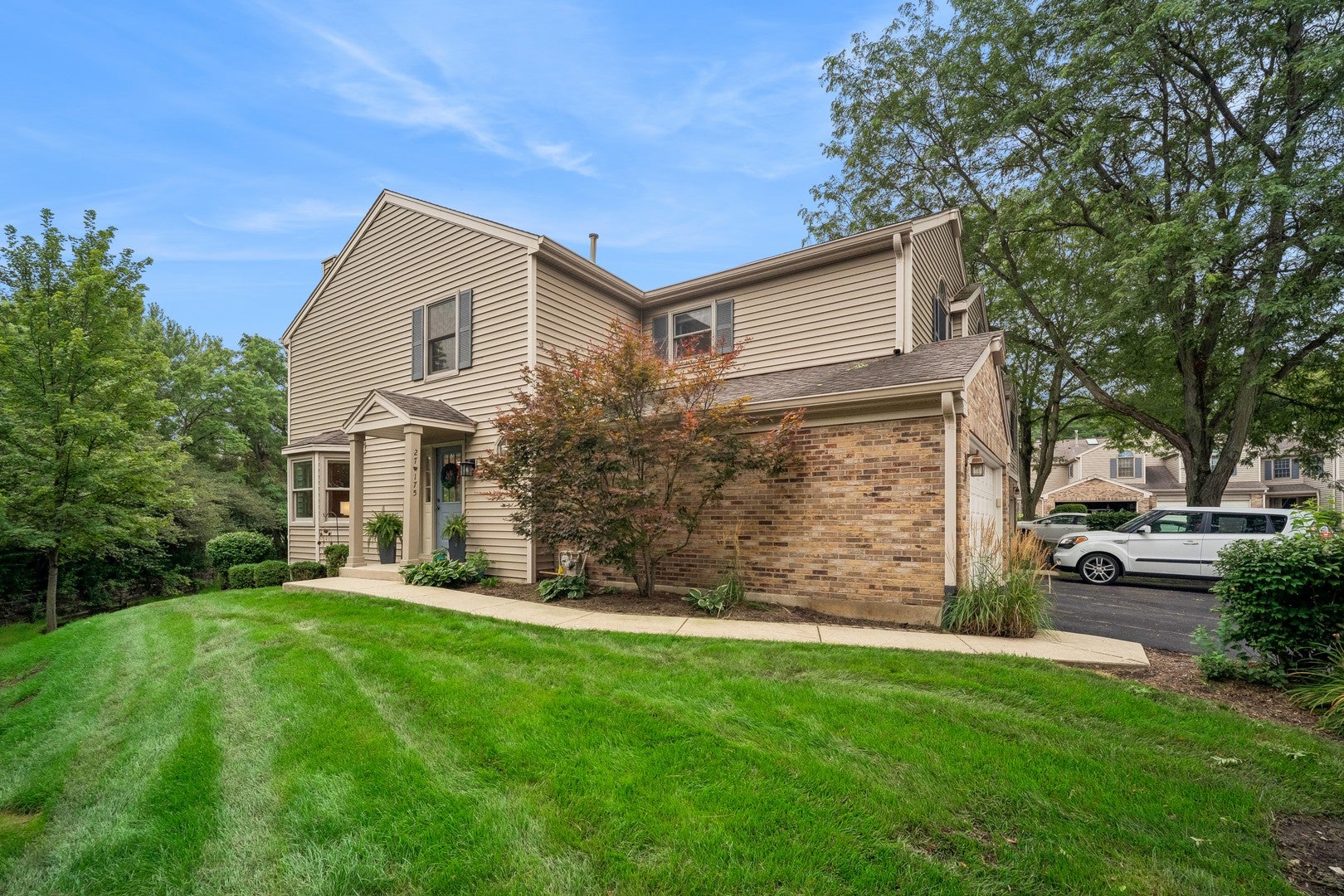 27W175 Emerson Court
