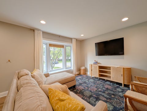 Tiny photo for 1931 Governors Lane, Hoffman Estates, IL 60169 (MLS # 12643371)