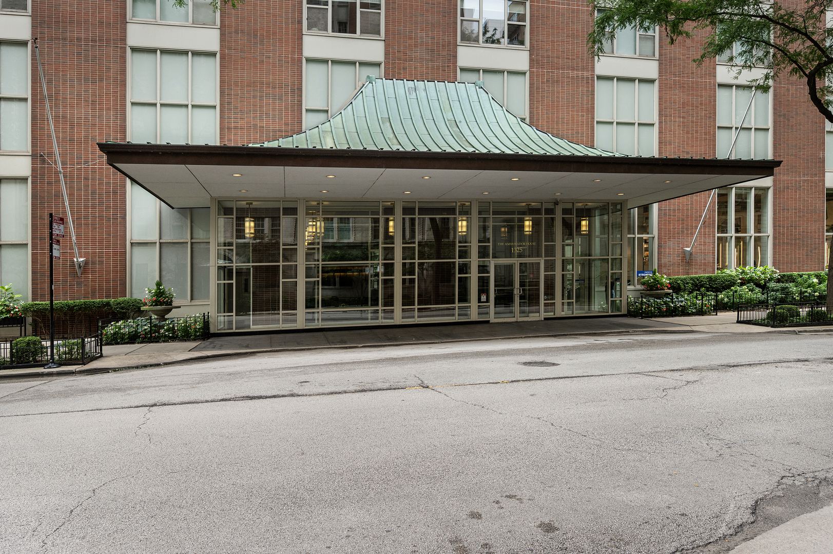 1325 N STATE Parkway 16B