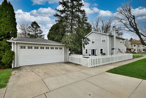 Tiny photo for 1495 E ALGONQUIN Road, Des Plaines, IL 60016 (MLS # 12619857)