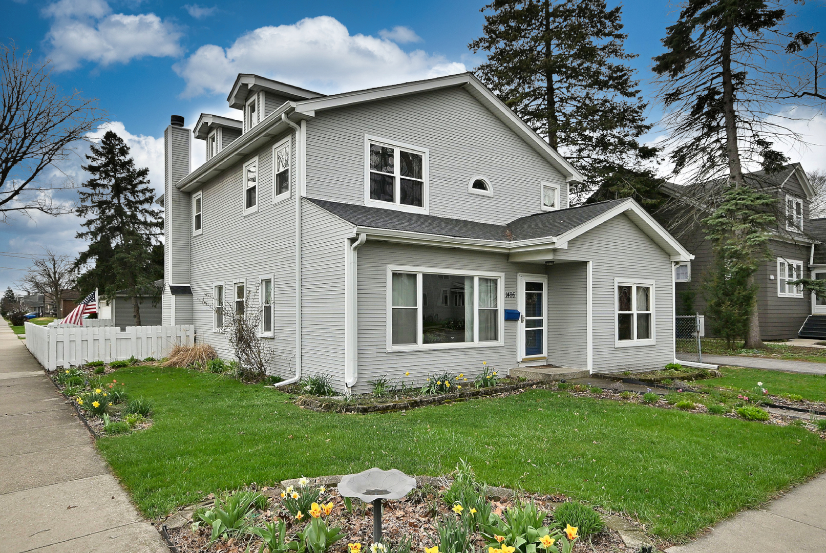 1495 E ALGONQUIN Road