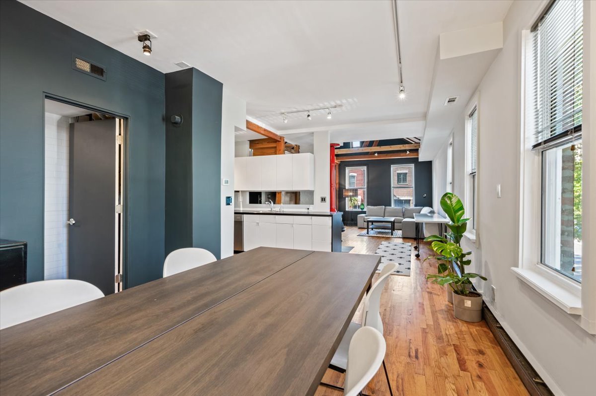 Chicago, Illinois 60608, United States, 3 Bedrooms Bedrooms, ,3 BathroomsBathrooms,Residential,Active,220080