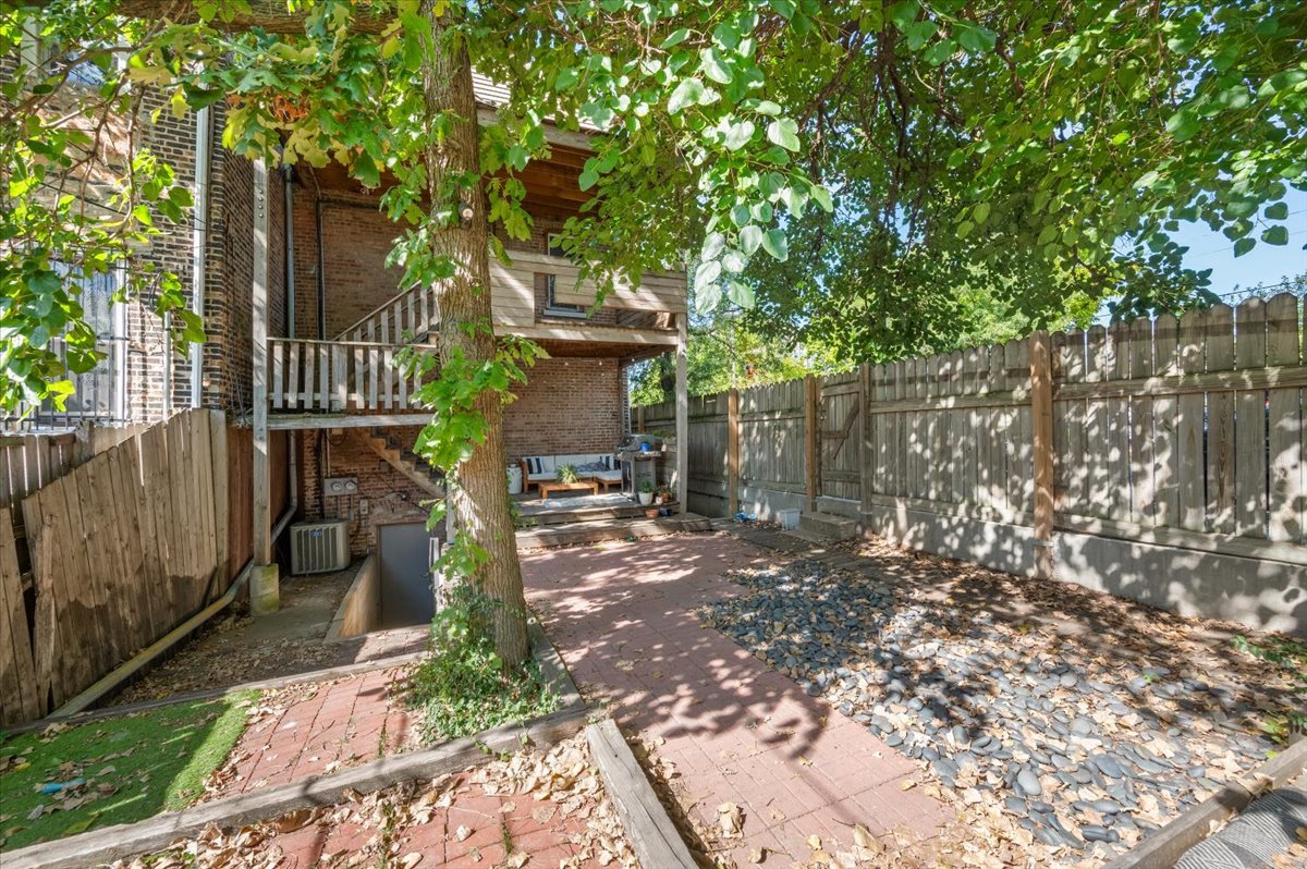 Chicago, Illinois 60608, United States, 3 Bedrooms Bedrooms, ,3 BathroomsBathrooms,Residential,Active,220080