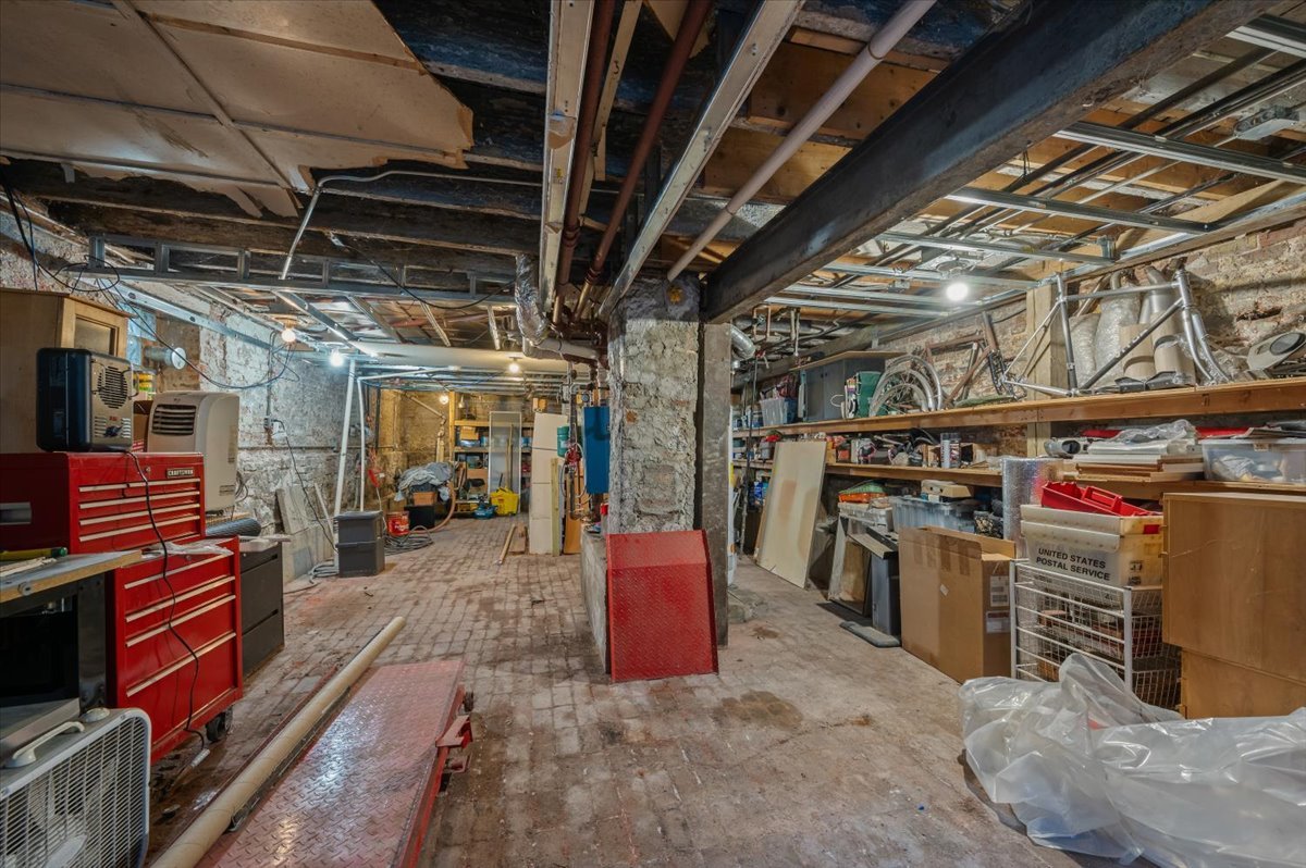 Chicago, Illinois 60608, United States, 3 Bedrooms Bedrooms, ,3 BathroomsBathrooms,Residential,Active,220080