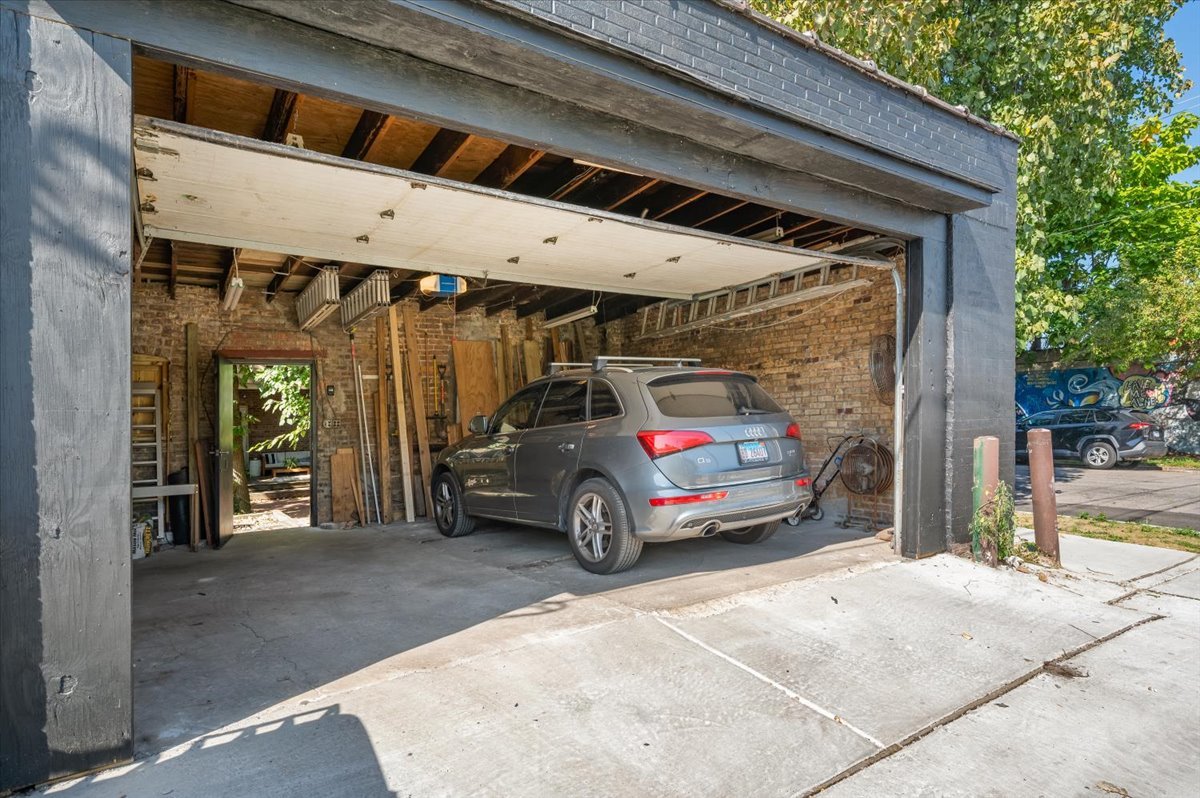 Chicago, Illinois 60608, United States, 3 Bedrooms Bedrooms, ,3 BathroomsBathrooms,Residential,Active,220080