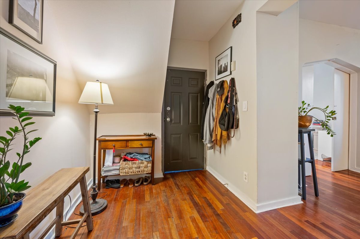 Chicago, Illinois 60608, United States, 3 Bedrooms Bedrooms, ,3 BathroomsBathrooms,Residential,Active,220080