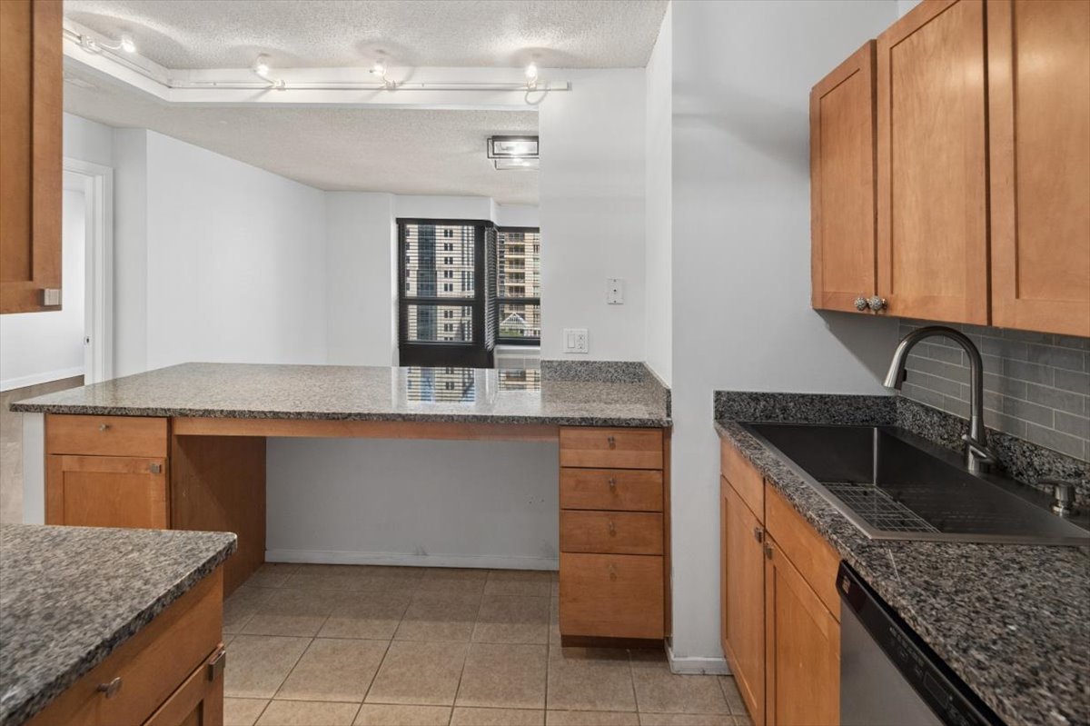 30 E HURON Street 908