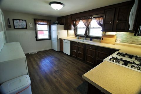 Tiny photo for 817 S Illinois Street, Geneseo, IL 61254 (MLS # 12587323)