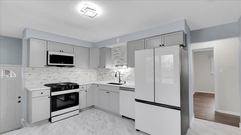 Tiny photo for 406 N Park Drive, Glenwood, IL 60425 (MLS # 12594887)