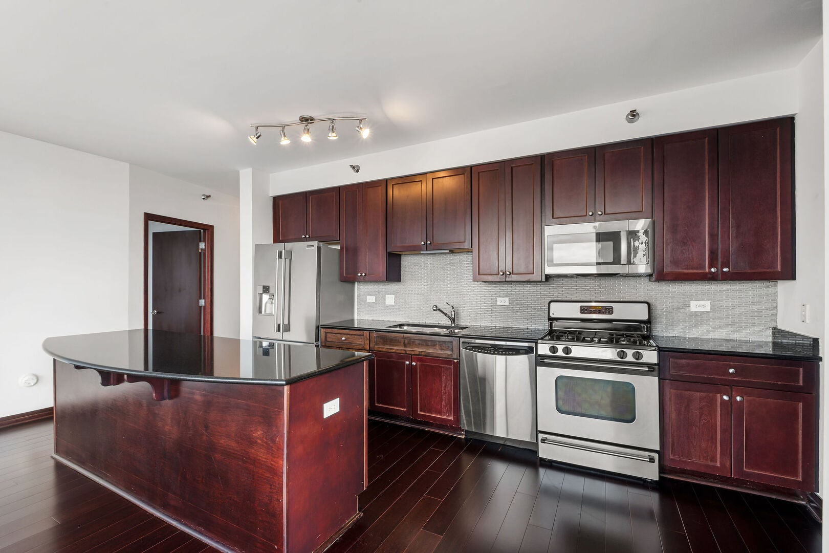 33 W Ontario Street 42ES