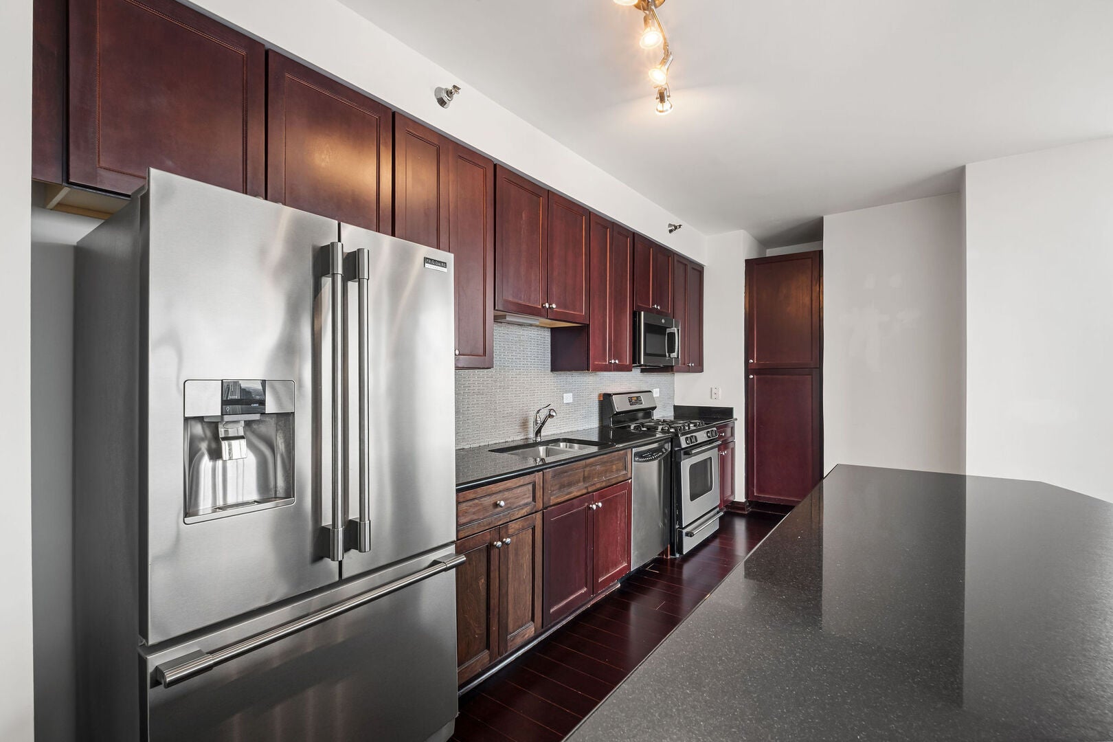 33 W Ontario Street 42ES