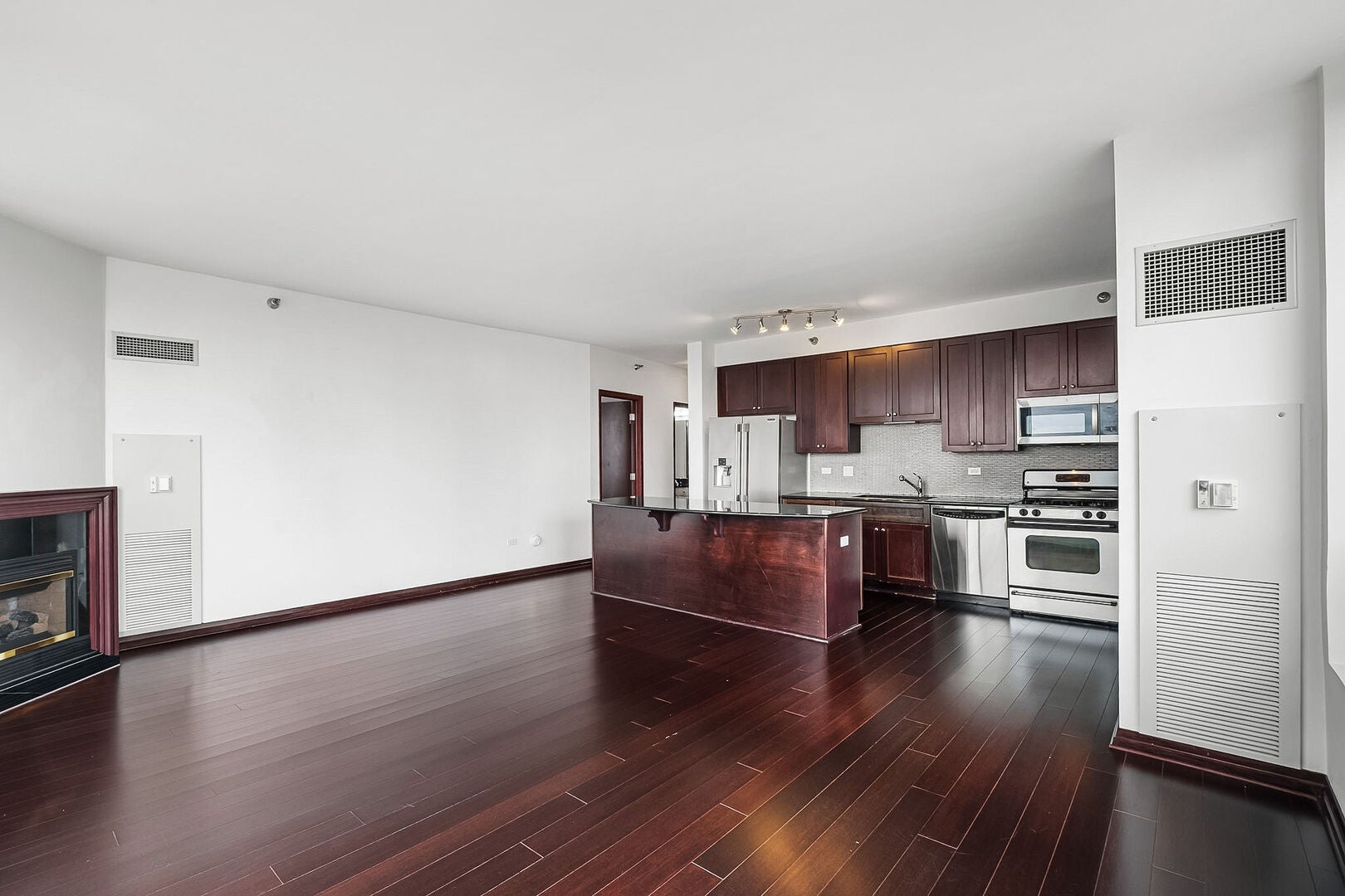 33 W Ontario Street 42ES