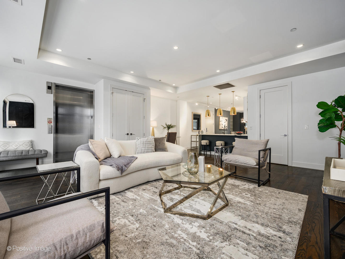 668 N KINGSBURY Street 406