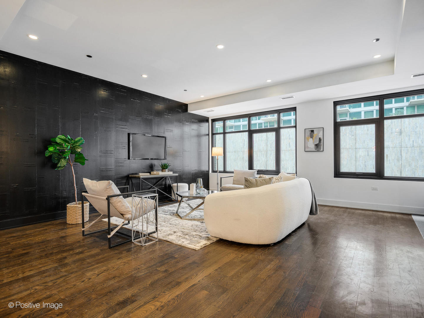 668 N KINGSBURY Street 406