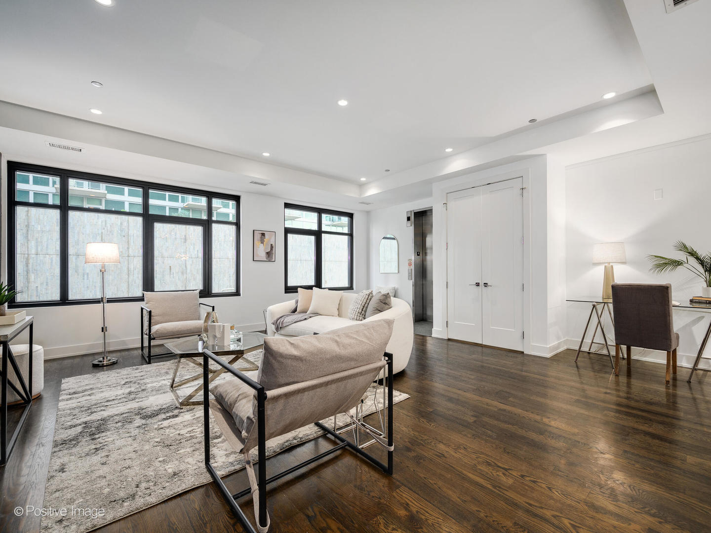 668 N KINGSBURY Street 406