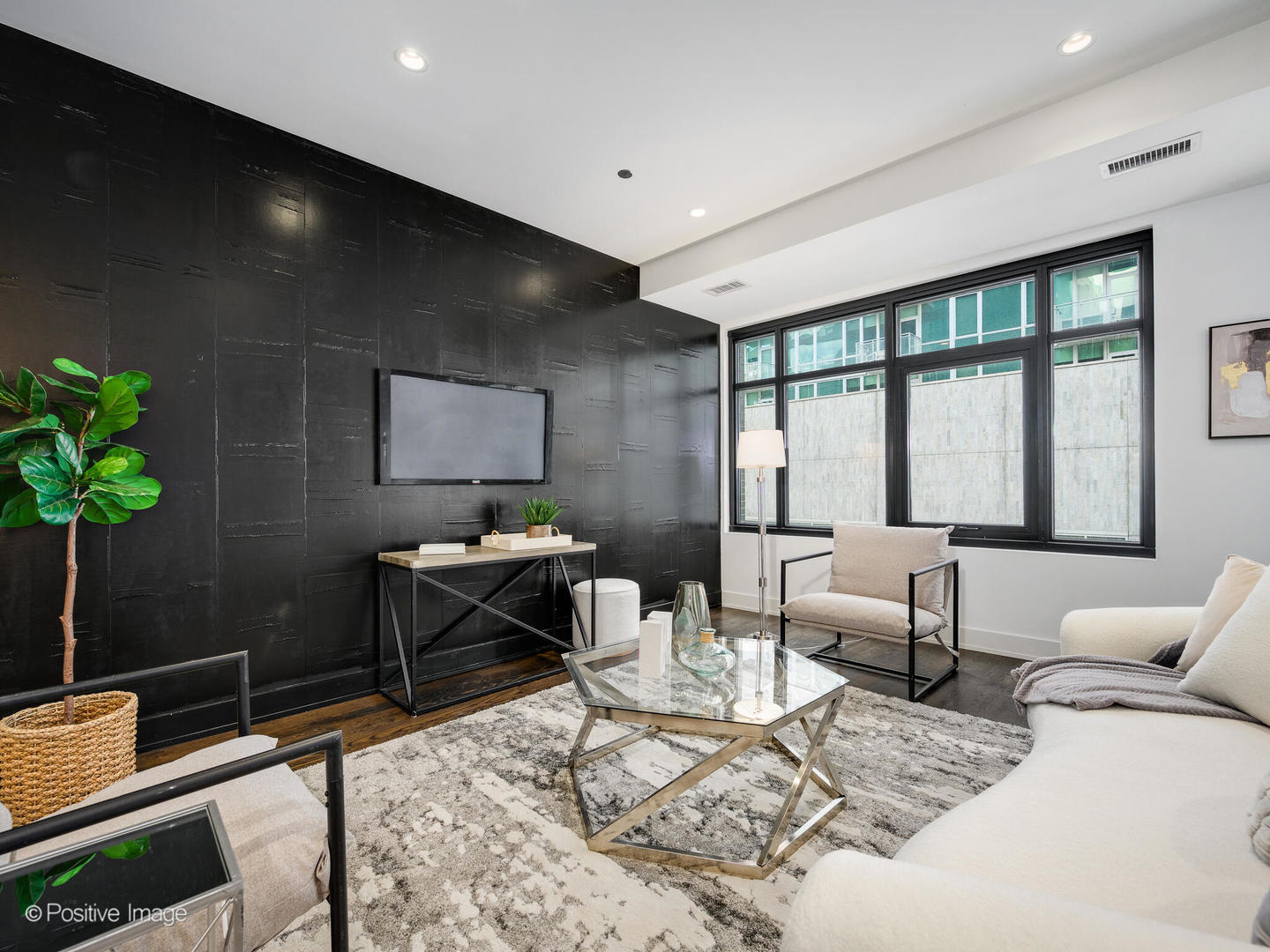 668 N KINGSBURY Street 406