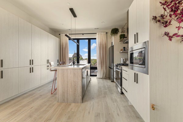 2135 W Cermak Road 3S