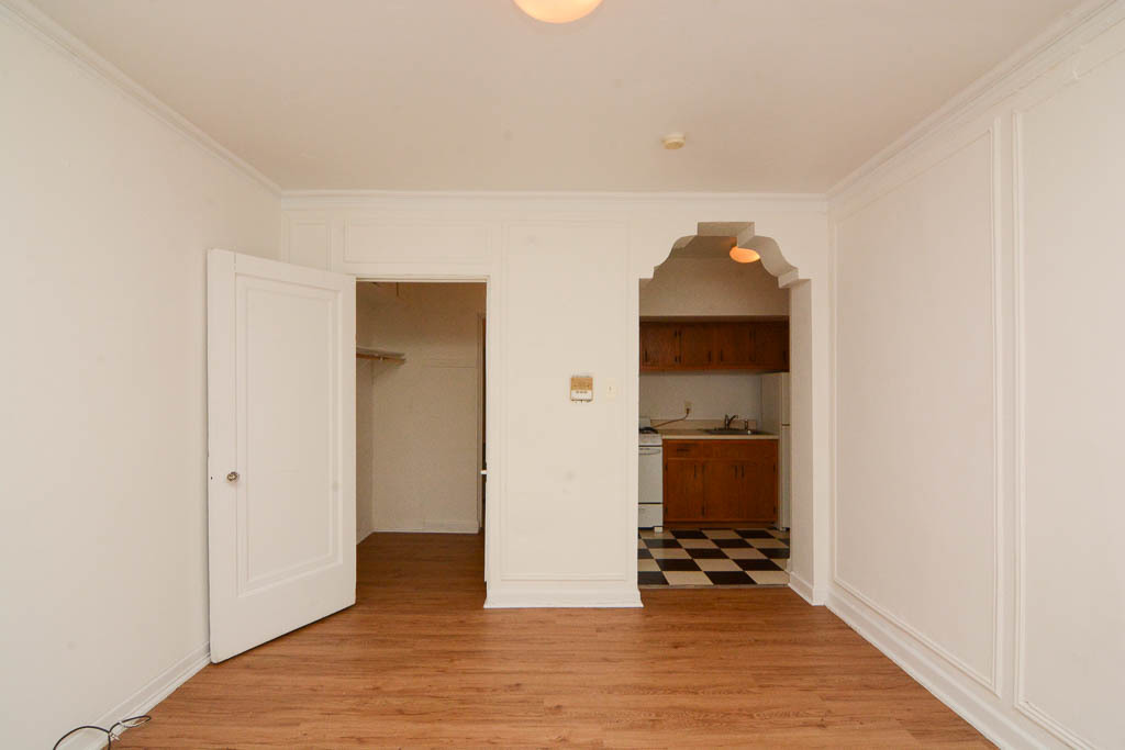 4060 N KENMORE Avenue 302