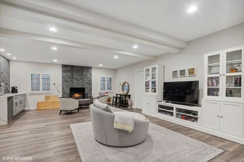 Tiny photo for 617 S Washington Street, Hinsdale, IL 60521 (MLS # 12561897)