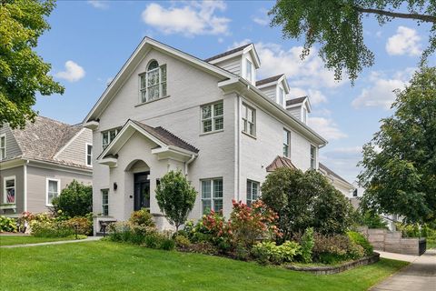 Tiny photo for 617 S Washington Street, Hinsdale, IL 60521 (MLS # 12561897)