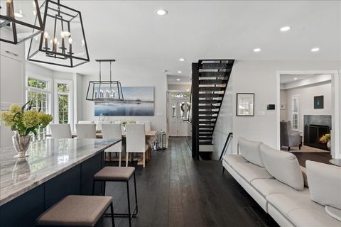 Tiny photo for 617 S Washington Street, Hinsdale, IL 60521 (MLS # 12561897)