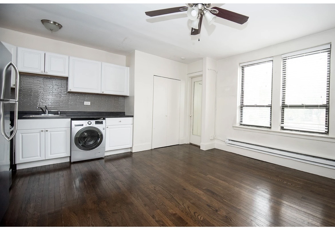 3345 N Marshfield Avenue 202