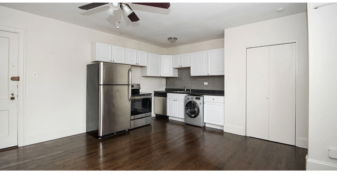 3345 N Marshfield Avenue 202