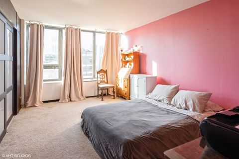 Tiny photo for 3930 N Pine Grove Avenue #604, Chicago, IL 60613 (MLS # 12447008)