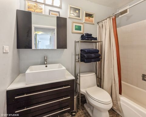 Tiny photo for 3930 N Pine Grove Avenue #604, Chicago, IL 60613 (MLS # 12447008)