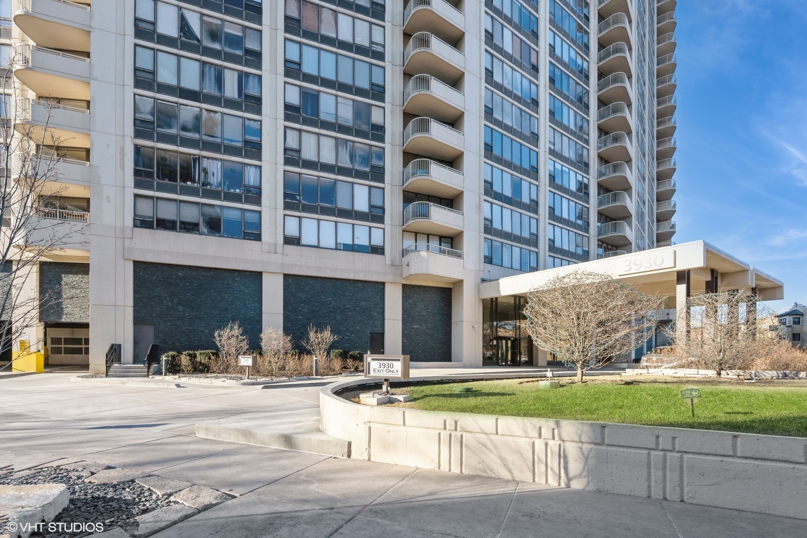 3930 N Pine Grove Avenue 604