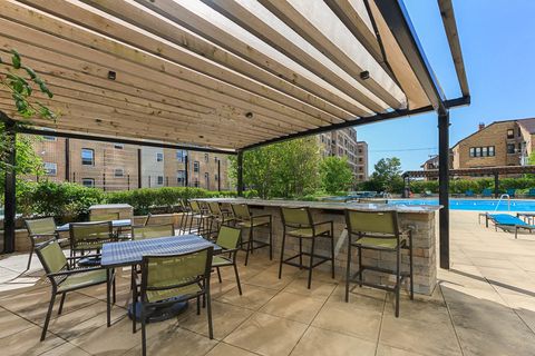 Tiny photo for 3930 N Pine Grove Avenue #604, Chicago, IL 60613 (MLS # 12447008)