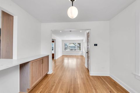 Tiny photo for 511 Highland Avenue, Oak Park, IL 60304 (MLS # 12561058)