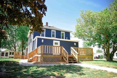 Photo of 113 W 4th St, Golden, IL 62339 (MLS # 12632968)