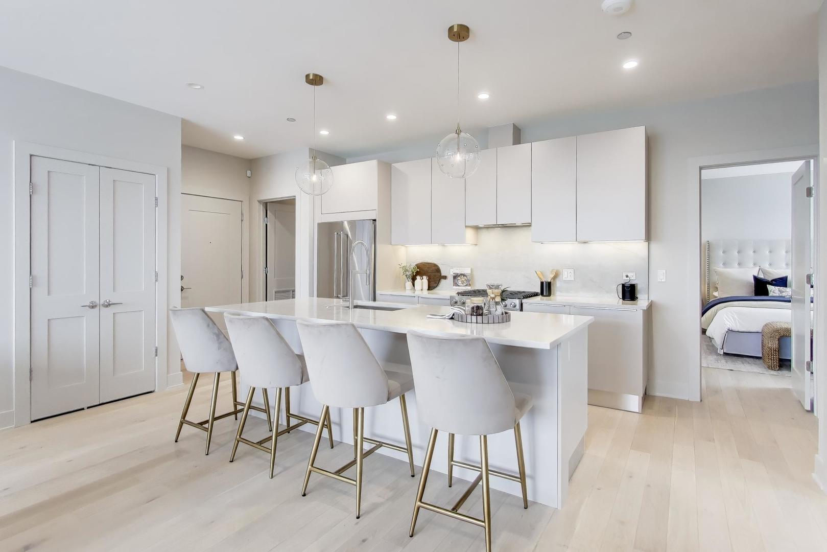 1317 N Western Avenue 501