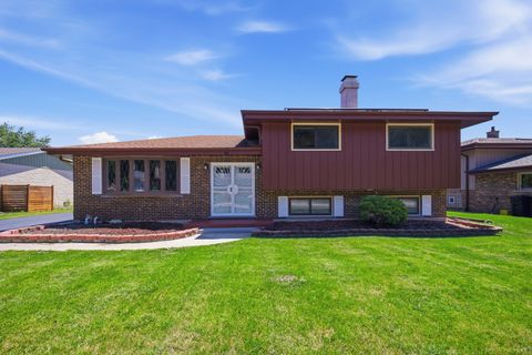 Photo of 191 Montclare Lane, Wood Dale, IL 60191 (MLS # 12687719)