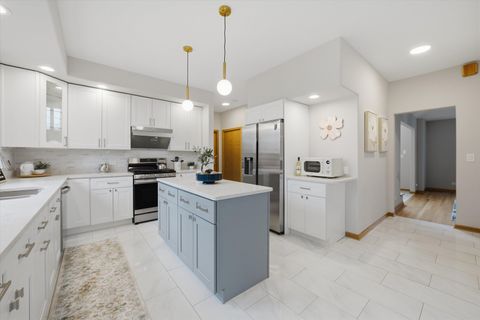 Tiny photo for 15W641 81st Street, Burr Ridge, IL 60527 (MLS # 12589285)