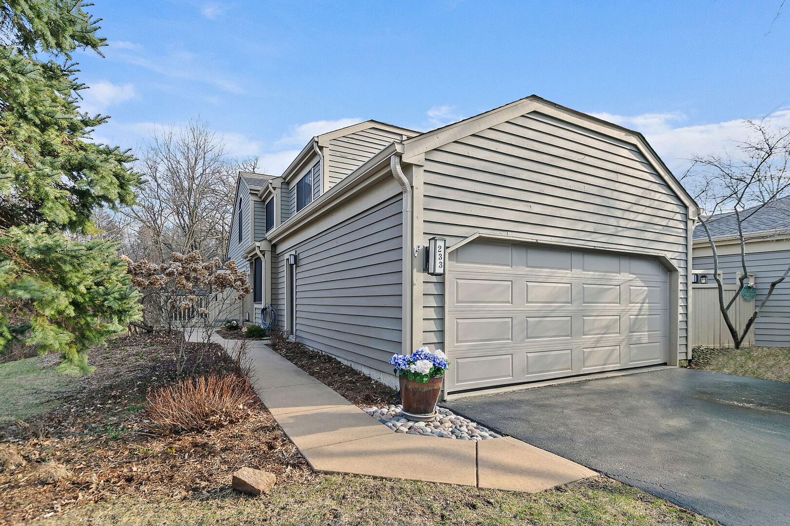 233 North Bay Court 1121