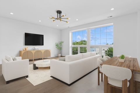 Tiny photo for 5824 N Lincoln Avenue #1N, Chicago, IL 60659 (MLS # 12526689)