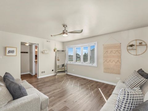 Tiny photo for 14541 S MARQUETTE Avenue, Burnham, IL 60633 (MLS # 12621937)