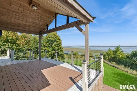 Tiny photo for 1650 468th Avenue, Clinton, IA 52732 (MLS # QC4268102)