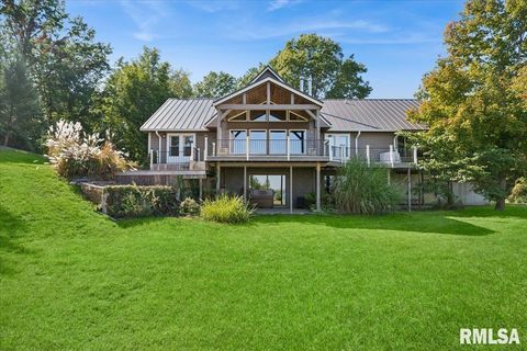 Tiny photo for 1650 468th Avenue, Clinton, IA 52732 (MLS # QC4268102)