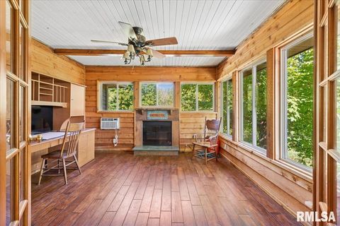 Tiny photo for 1650 468th Avenue, Clinton, IA 52732 (MLS # QC4268102)