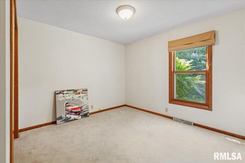 Tiny photo for 1650 468th Avenue, Clinton, IA 52732 (MLS # QC4268102)