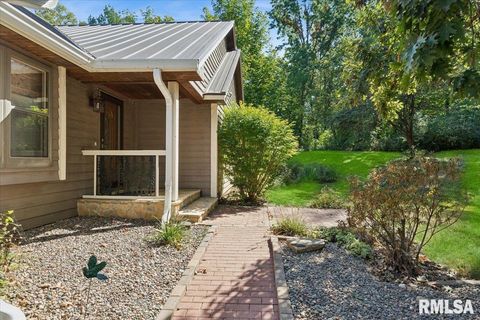 Tiny photo for 1650 468th Avenue, Clinton, IA 52732 (MLS # QC4268102)